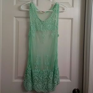 Top  sleeveless, like new